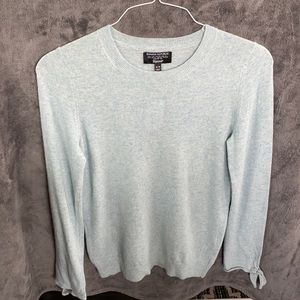Banana Republic crew neck long sleeved sweater with tie detail on sleeve. Size M